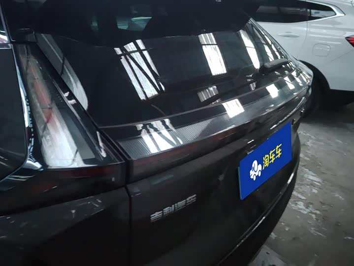 Фото 4 - Geely Atlas