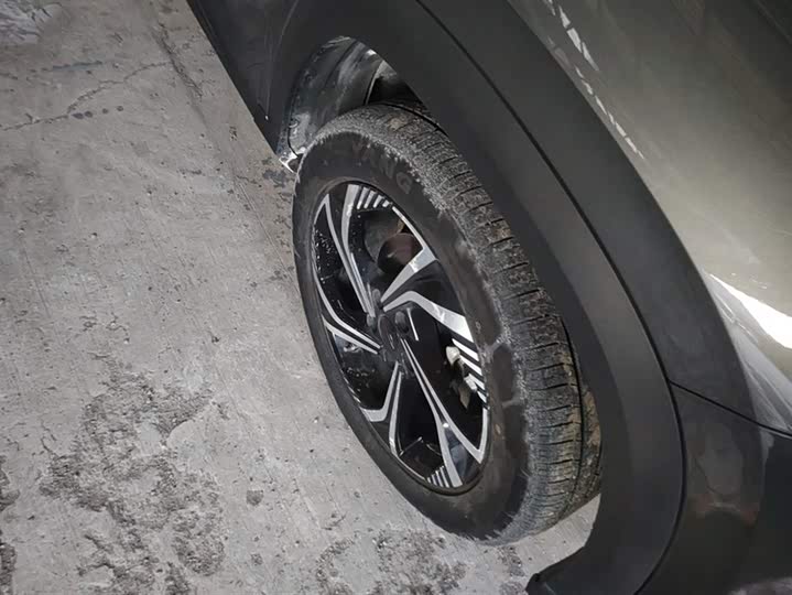 Фото 6 - Geely Atlas