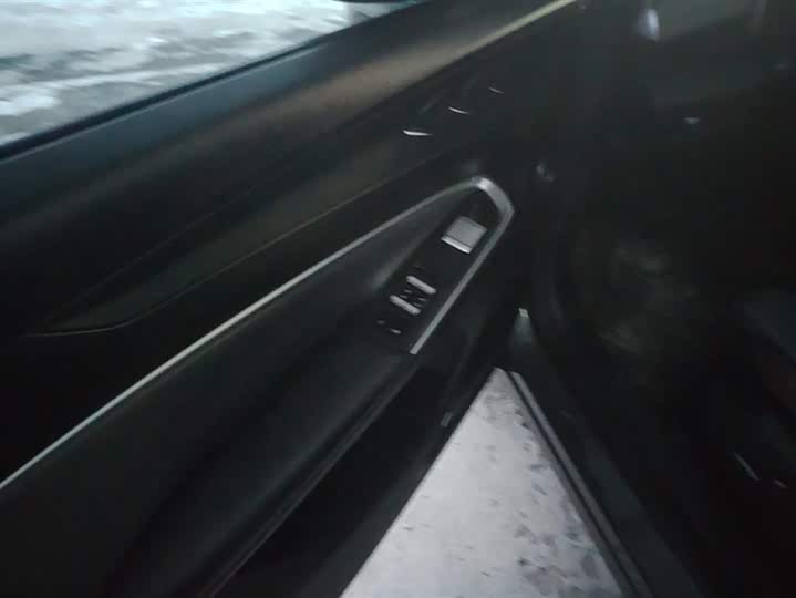 Фото 7 - Geely Atlas