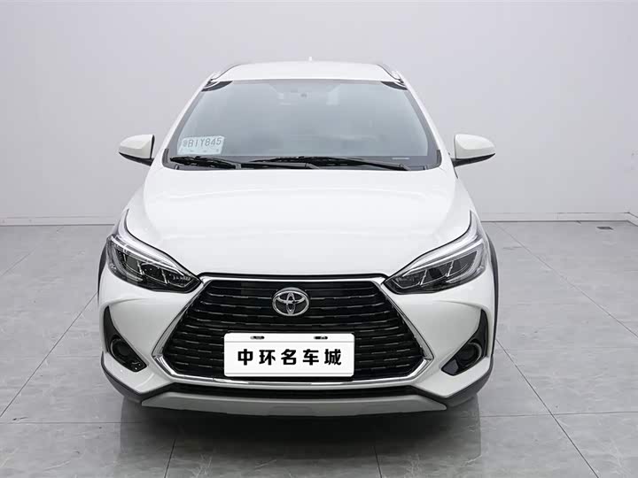 Фото 2 - Toyota Yaris L Hatchback