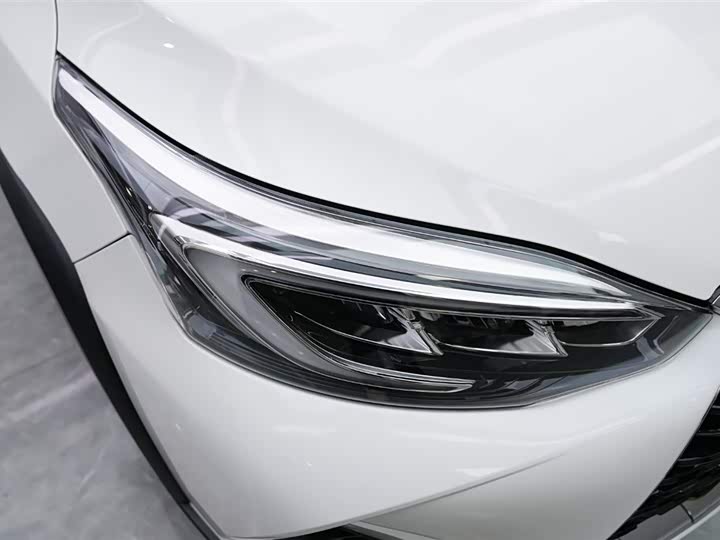 Фото 3 - Toyota Yaris L Hatchback