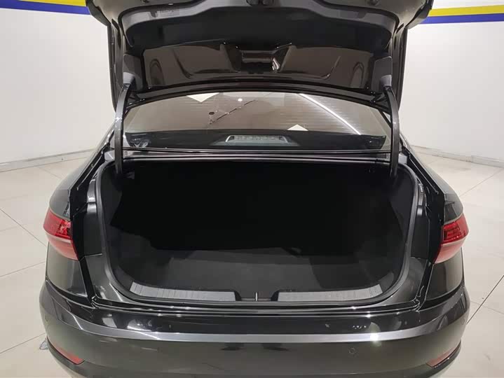 Фото 4 - Volkswagen Sagitar L