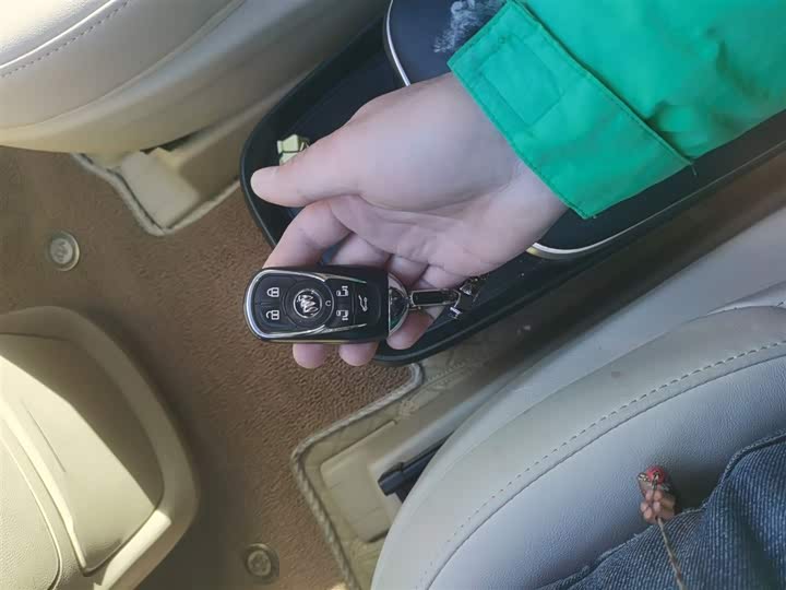 Фото 9 - Buick GL8 ES