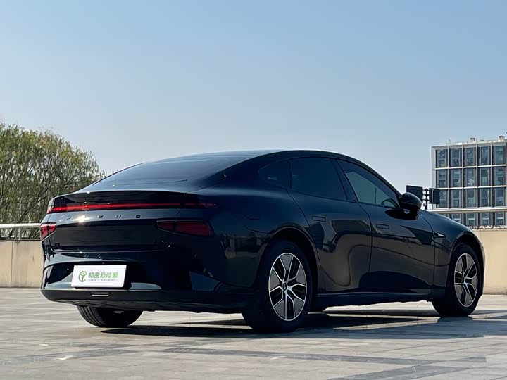 Фото 2 - XPeng P7