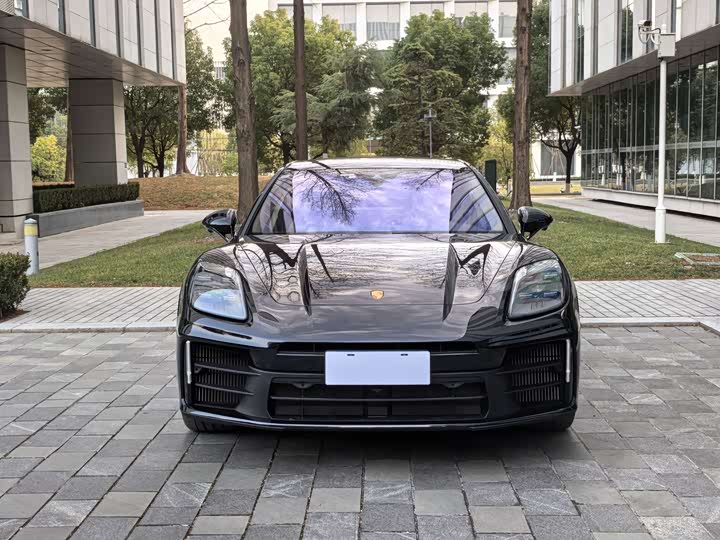 Фото 2 - Porsche Panamera