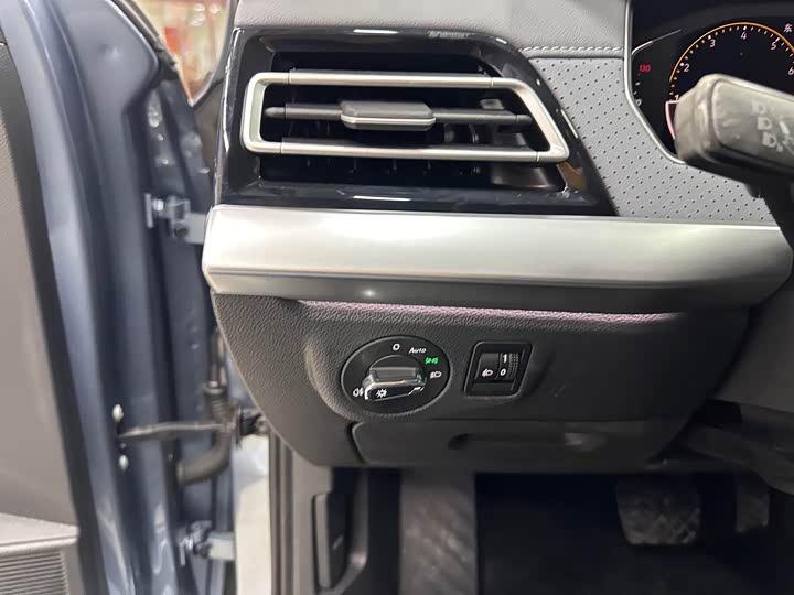 Фото 8 - Volkswagen Lavida