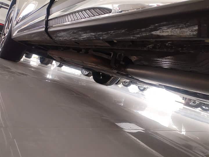 Фото 6 - Hongqi HS7 Hybrid