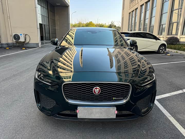 Фото 2 - Jaguar XE L
