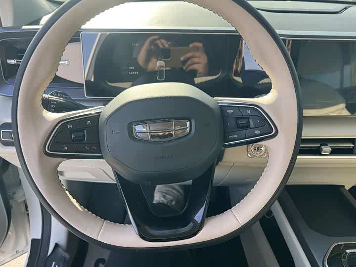 Фото 8 - Geely Icon