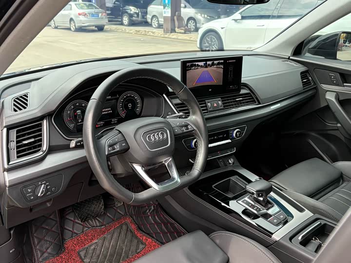 Фото 6 - Audi Q5L