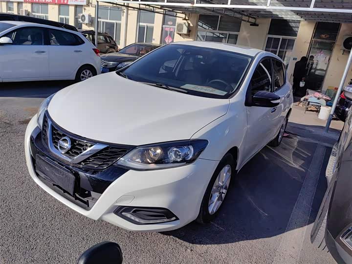 Фото 1 - Nissan Tiida