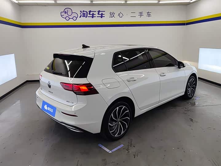 Фото 3 - Volkswagen Golf