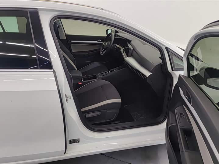 Фото 8 - Volkswagen Golf