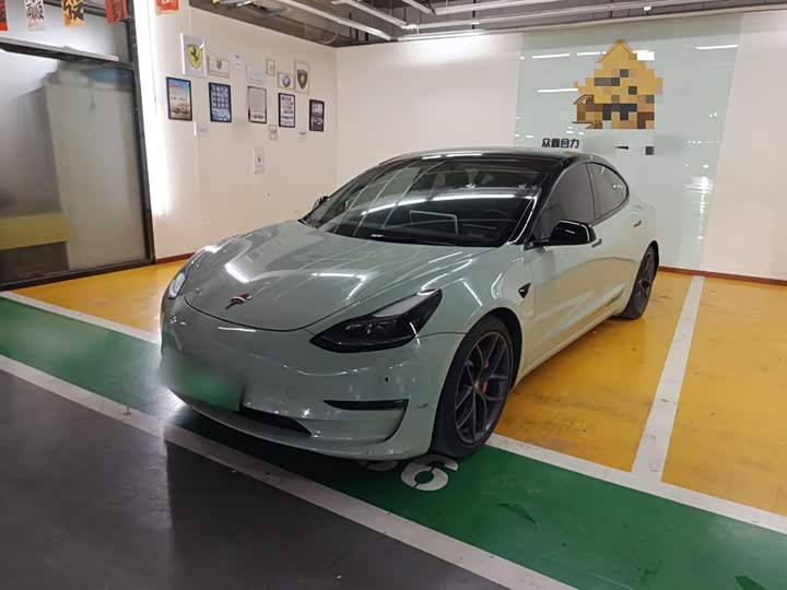 Фото 1 - Tesla Model 3