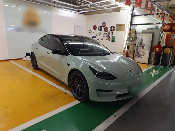 Фото 4 - Tesla Model 3