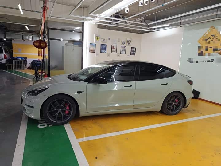 Фото 5 - Tesla Model 3