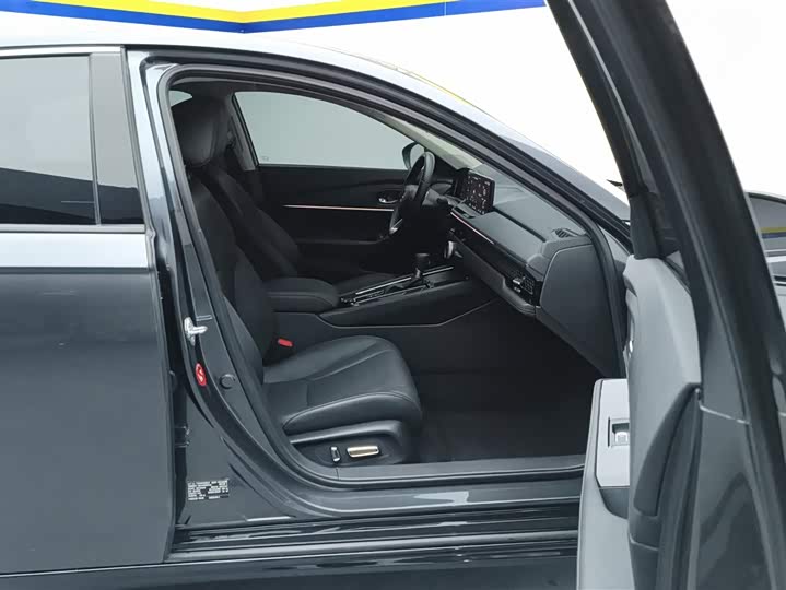 Фото 8 - Honda Accord