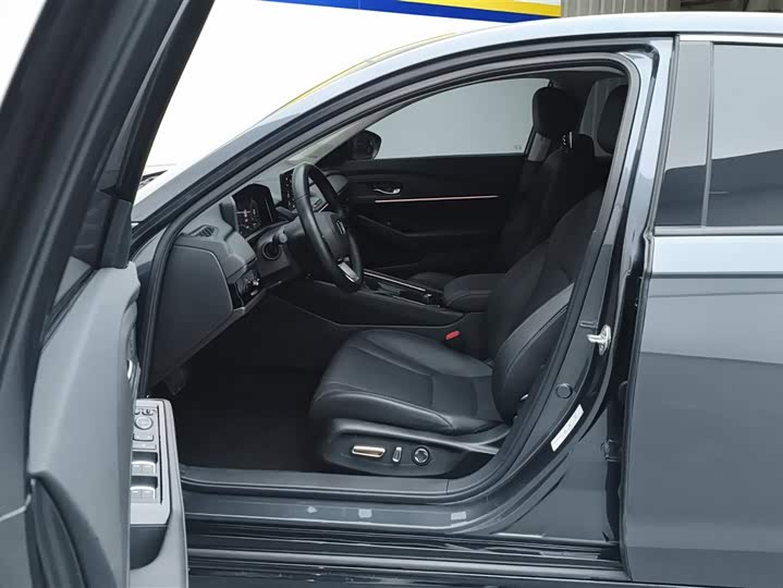 Фото 9 - Honda Accord