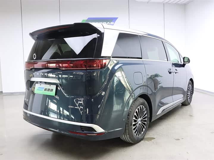 Фото 4 - Denza D9