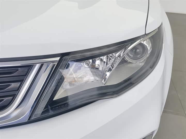 Фото 7 - Geely Atlas