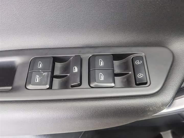 Фото 9 - Geely Atlas