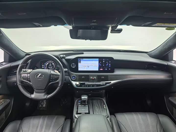 Фото 4 - Lexus LS