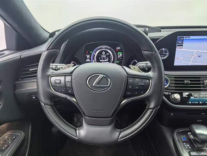 Фото 5 - Lexus LS