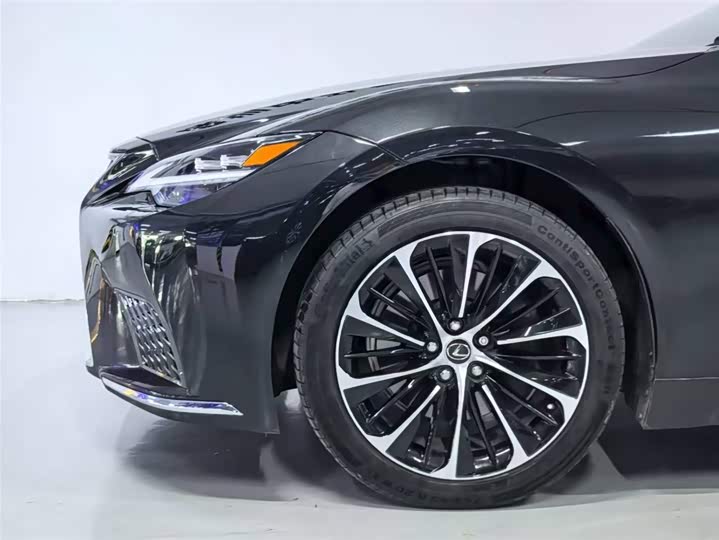 Фото 8 - Lexus LS