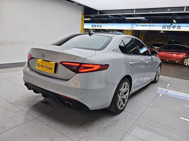 Фото 3 - Alfa Romeo Giulia