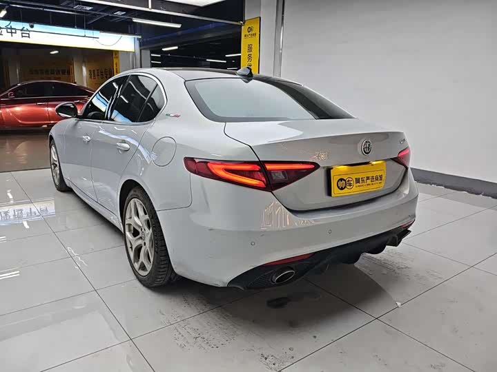 Фото 4 - Alfa Romeo Giulia