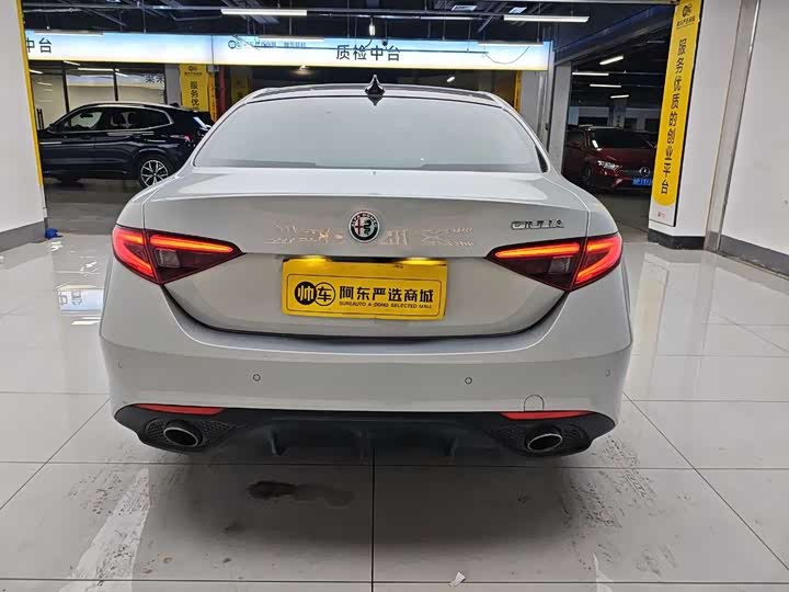 Фото 6 - Alfa Romeo Giulia