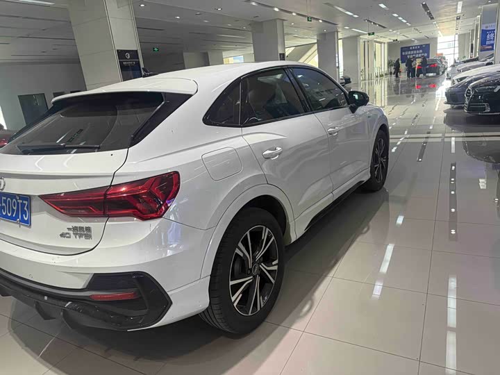 Фото 9 - Audi Q3 Sportback