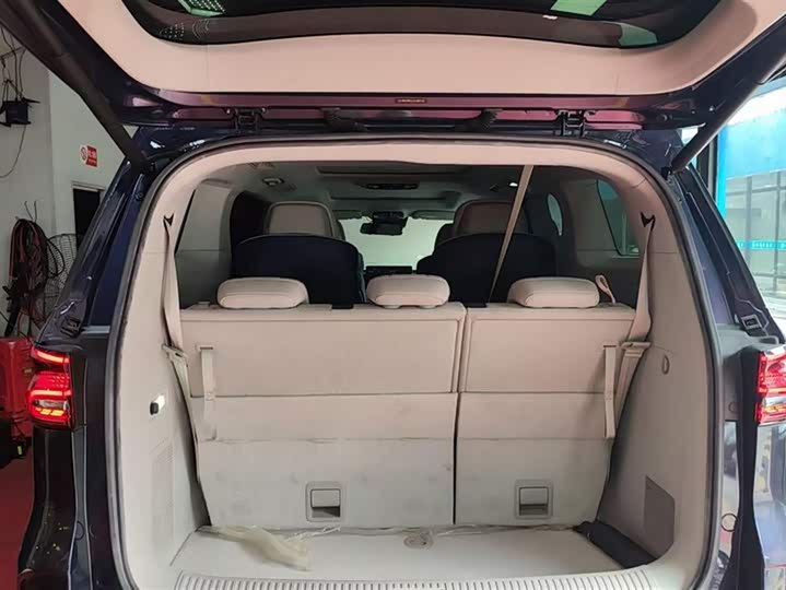 Фото 4 - Roewe iMax 8