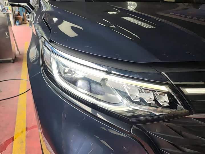 Фото 5 - Roewe iMax 8