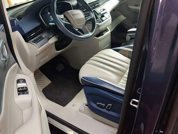 Фото 7 - Roewe iMax 8