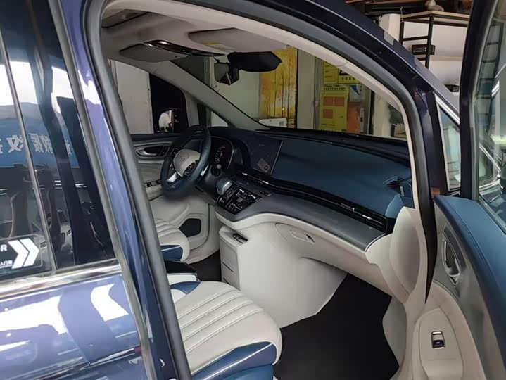 Фото 8 - Roewe iMax 8