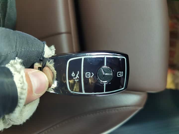 Фото 9 - Mercedes-Benz GLB-Class