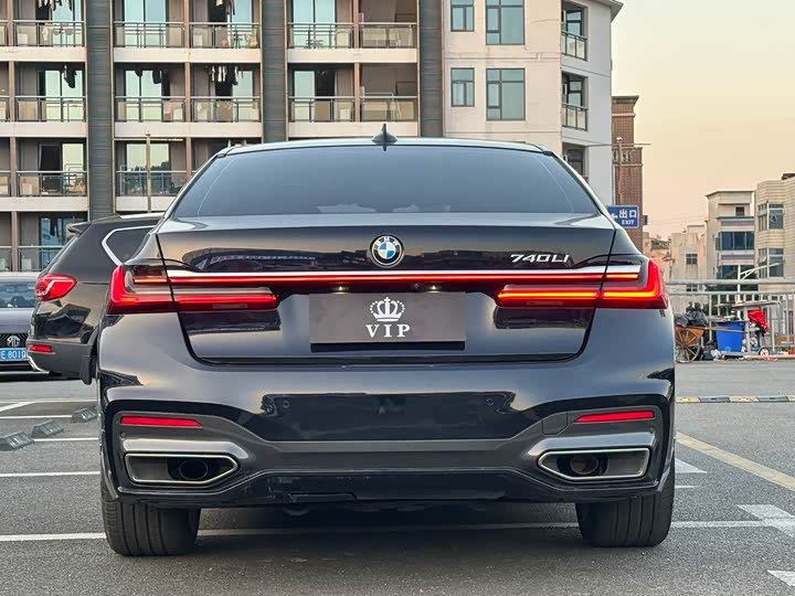 Фото 9 - BMW 7 Series