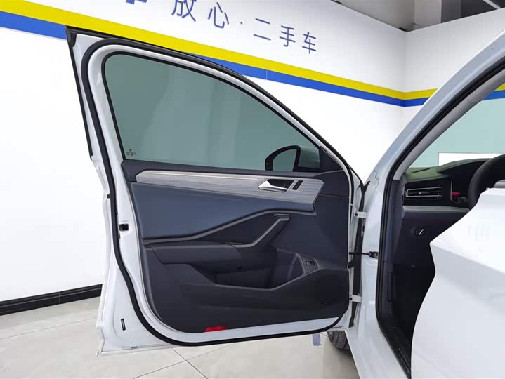 Фото 7 - Volkswagen Sagitar L