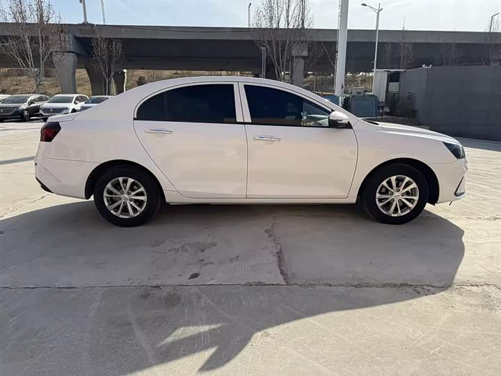 Фото 4 - Geely Emgrand