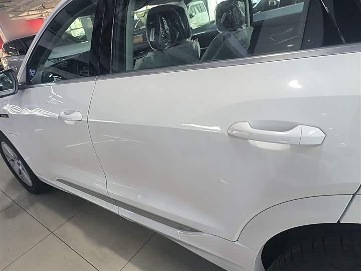 Фото 5 - Audi e-tron