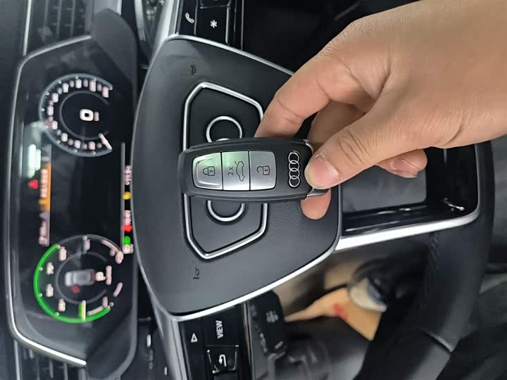 Фото 9 - Audi e-tron