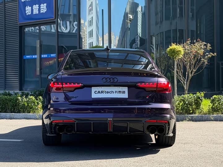 Фото 4 - Audi A4L