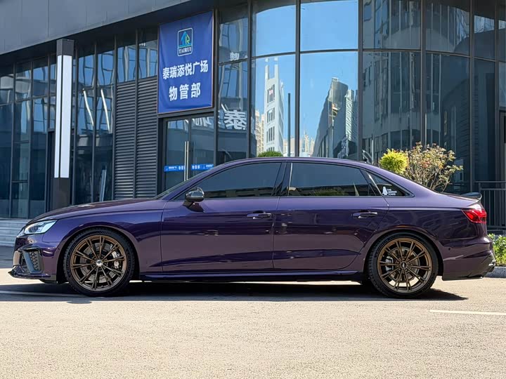 Фото 5 - Audi A4L