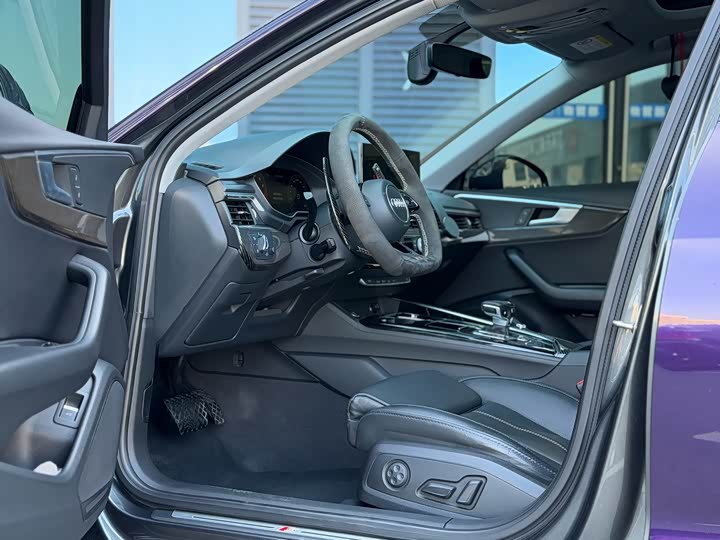 Фото 6 - Audi A4L