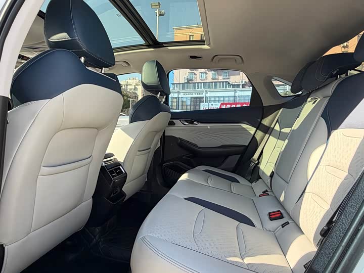 Фото 7 - Geely Preface