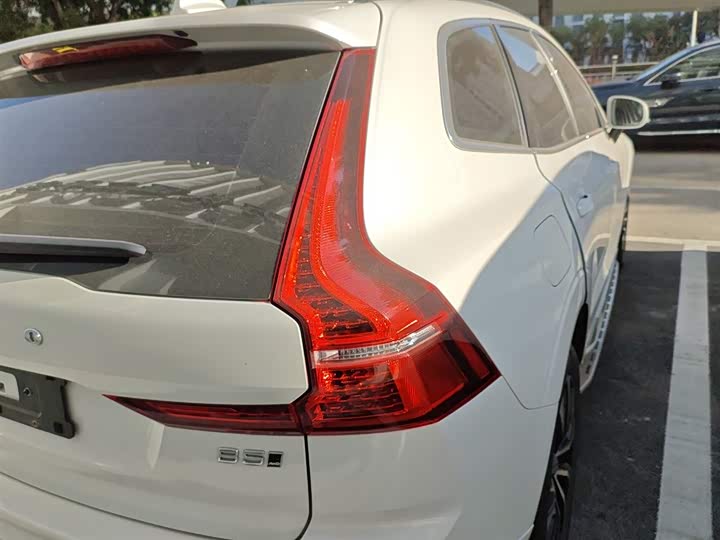 Фото 8 - Volvo XC60