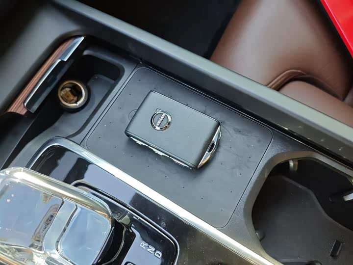 Фото 9 - Volvo XC60