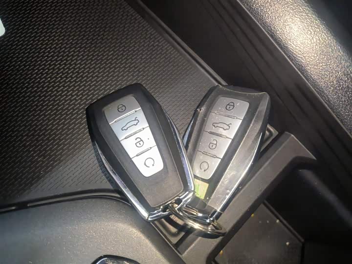 Фото 9 - Geely Binrui