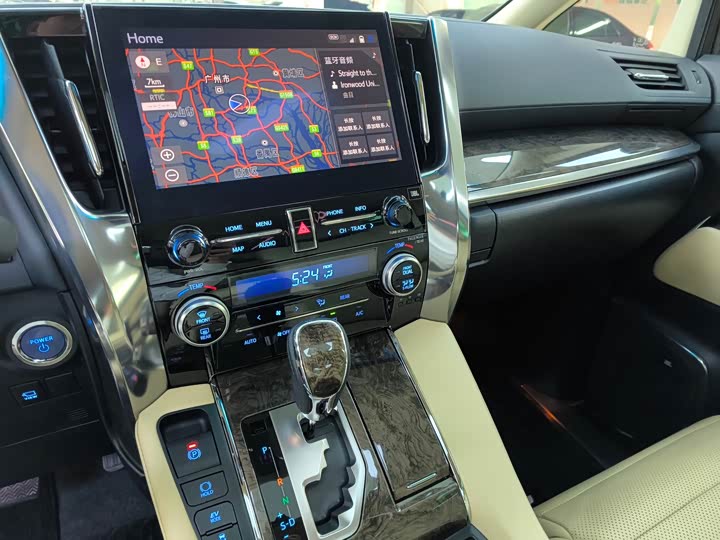 Фото 8 - Toyota Vellfire